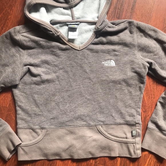 Cute crop North face sweater - Picture 2 of 2